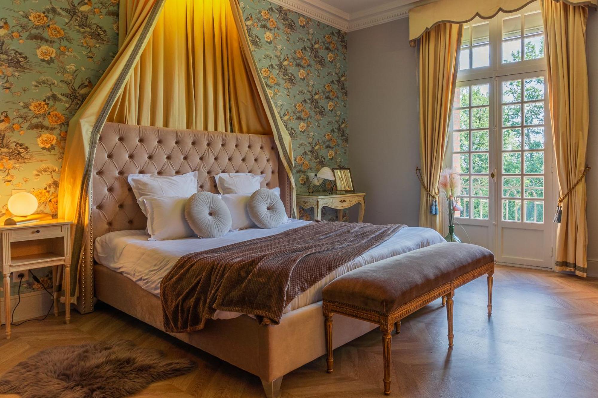 Castel Bois Marie, Maison D'Hotes Montauban Luaran gambar A bedroom at the Château de launay