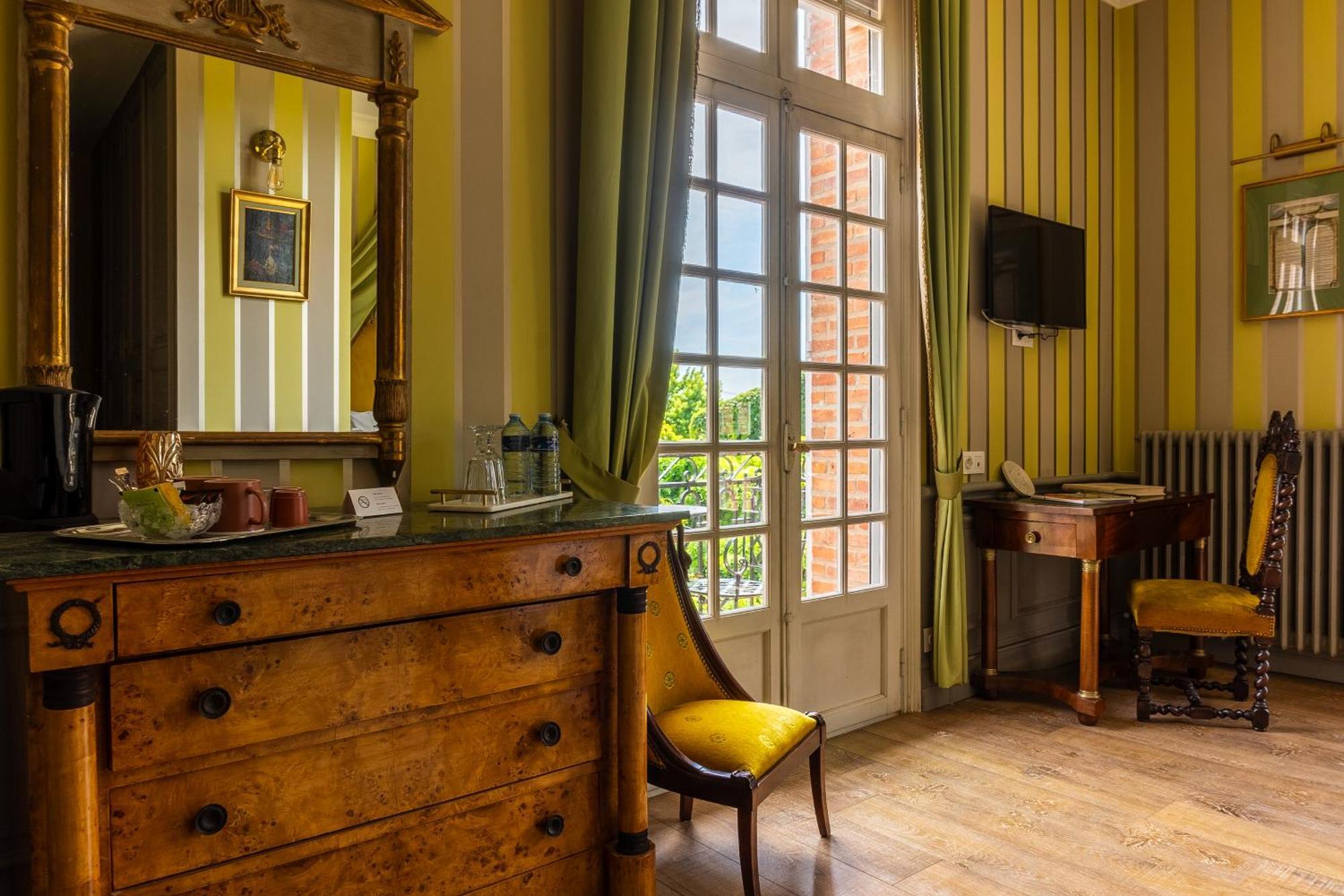 Castel Bois Marie, Maison D'Hotes Montauban Luaran gambar A room at the hotel