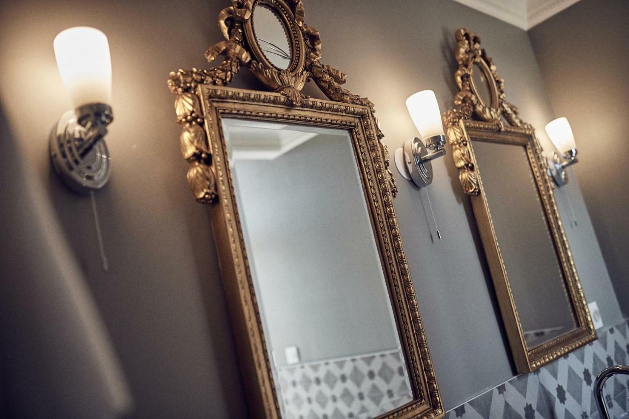 Castel Bois Marie, Maison D'Hotes Montauban Luaran gambar Mirrors in a bathroom