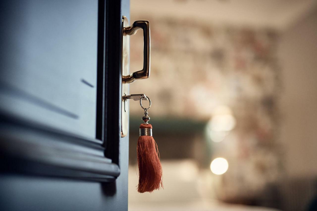 Castel Bois Marie, Maison D'Hotes Montauban Luaran gambar A door with a hotel room key