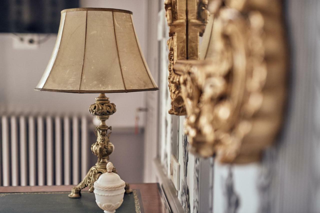 Castel Bois Marie, Maison D'Hotes Montauban Luaran gambar A table lamp