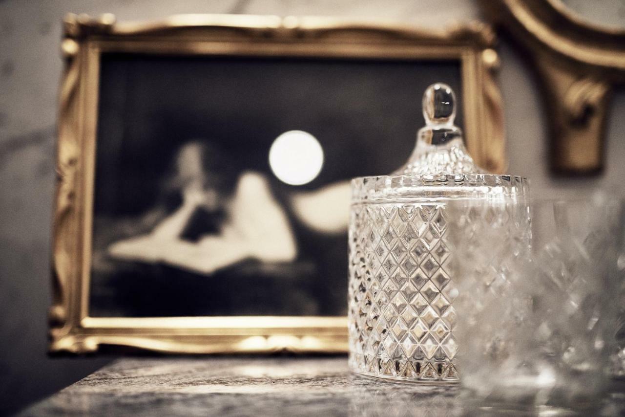 Castel Bois Marie, Maison D'Hotes Montauban Luaran gambar A perfume bottle